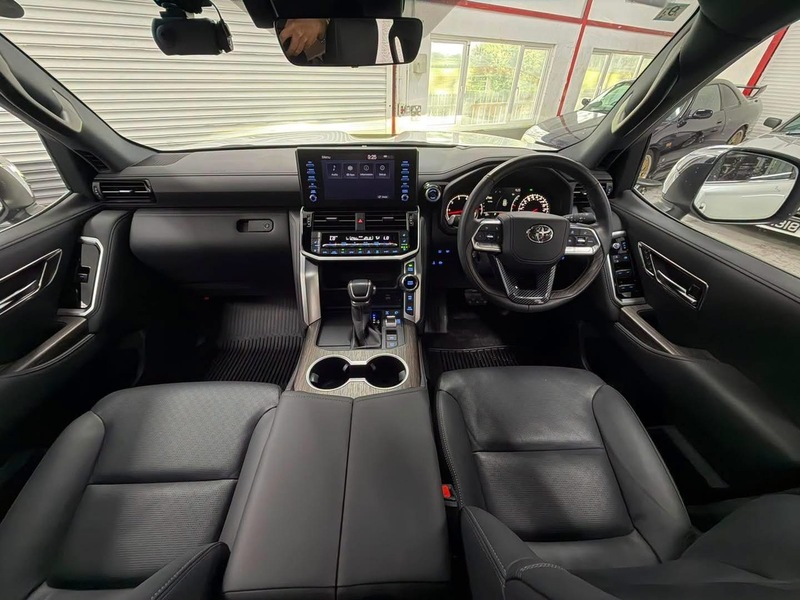 Toyota 𝟯𝟬𝟬 𝗦𝗲𝗿𝗶𝗲𝘀 𝗫𝗭 𝟯.𝟯 𝘃𝟲 𝗗𝟰𝗗 Suv 3.3 Automatic Diesel