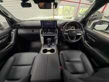 Toyota Land Cruiser 𝟯𝟬𝟬 𝗦𝗲𝗿𝗶𝗲𝘀 𝗫𝗭 𝟯.𝟯 𝘃𝟲 𝗗𝟰𝗗 