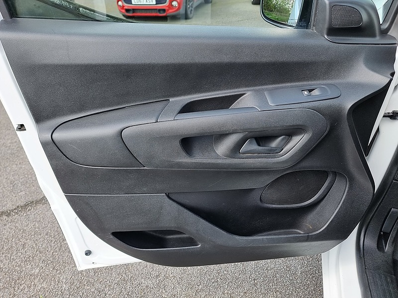 Peugeot Partner BlueHDi 1000 Professional - U7321