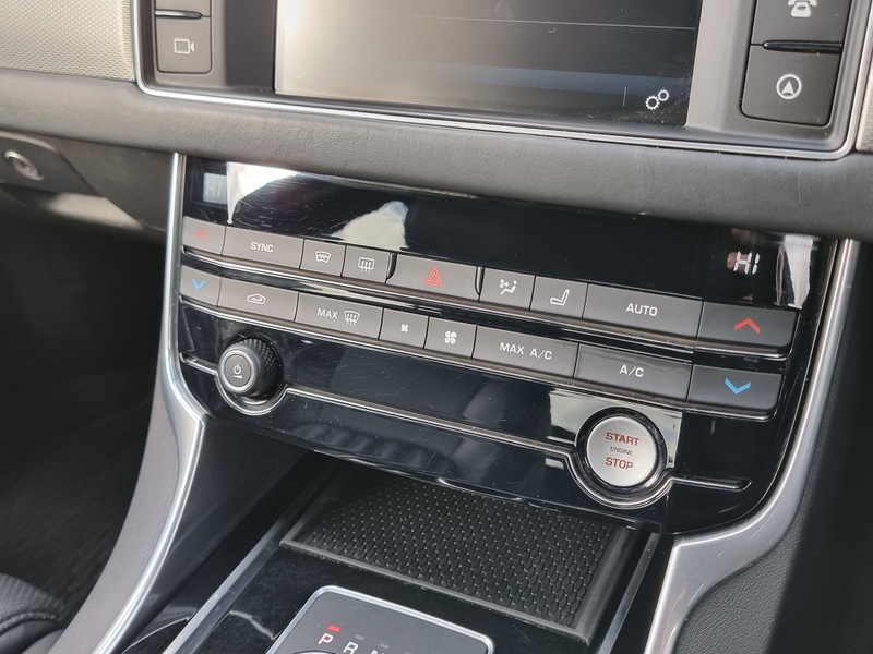 Jaguar XF d Portfolio - U7353