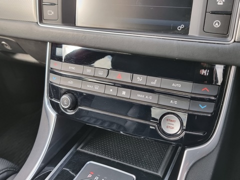 2.0d Portfolio Saloon 4dr Diesel Auto AWD Euro 6 (s/s) (180 ps)