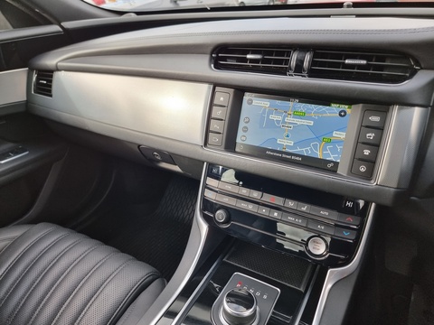 2.0d Portfolio Saloon 4dr Diesel Auto AWD Euro 6 (s/s) (180 ps)