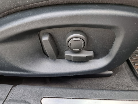 2.0d Portfolio Saloon 4dr Diesel Auto AWD Euro 6 (s/s) (180 ps)