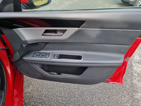 2.0d Portfolio Saloon 4dr Diesel Auto AWD Euro 6 (s/s) (180 ps)