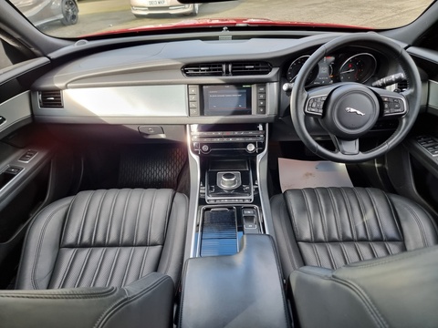 2.0d Portfolio Saloon 4dr Diesel Auto AWD Euro 6 (s/s) (180 ps)