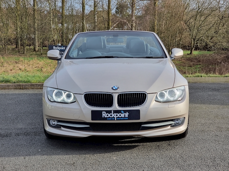 BMW 3 Series 320i SE - U7356