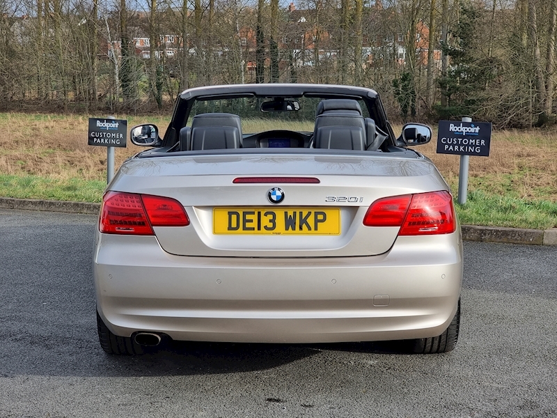 BMW 3 Series 320i SE - U7356