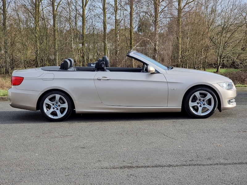 BMW 3 Series 320i SE - U7356