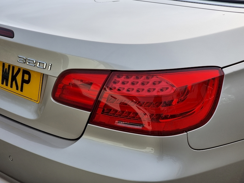 BMW 3 Series 320i SE - U7356