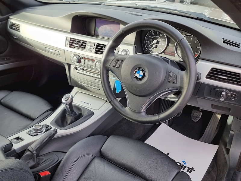 BMW 3 Series 320i SE - U7356
