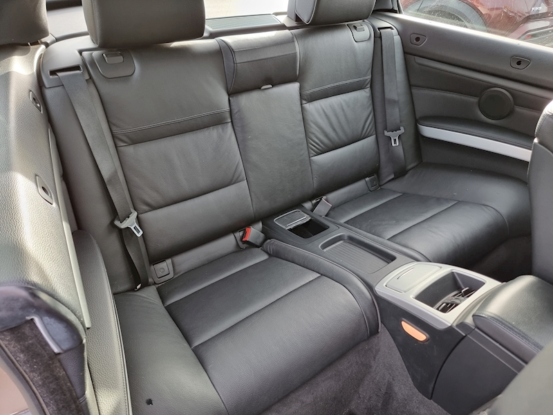 BMW 3 Series 320i SE - U7356