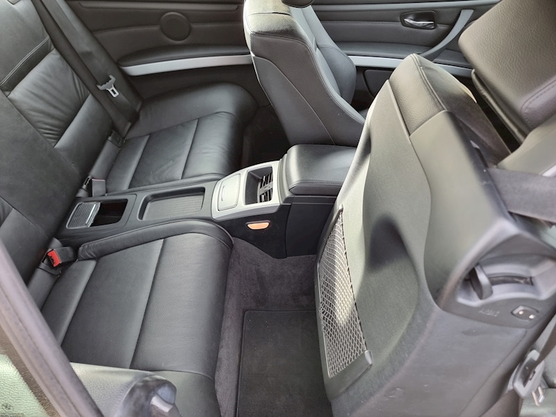 BMW 3 Series 320i SE - U7356