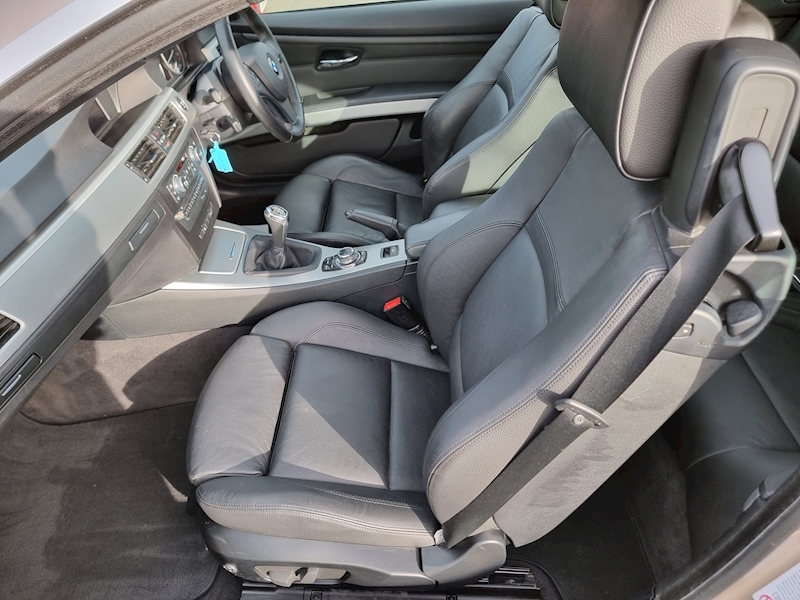 BMW 3 Series 320i SE - U7356