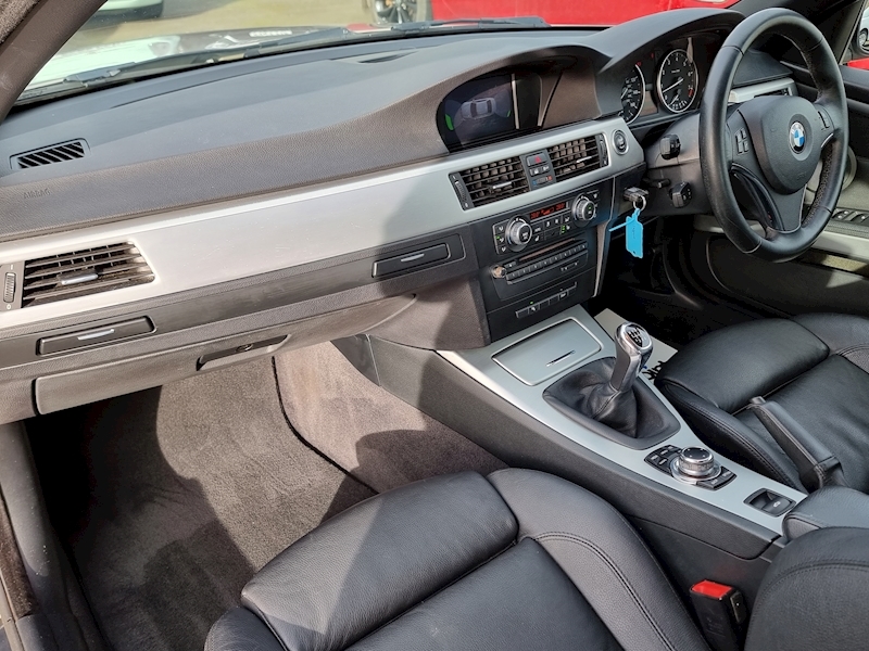 BMW 3 Series 320i SE - U7356