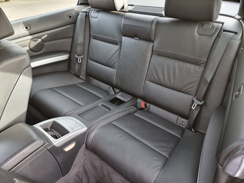 BMW 3 Series 320i SE - U7356