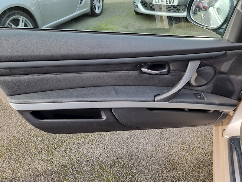 BMW 3 Series 320i SE - U7356