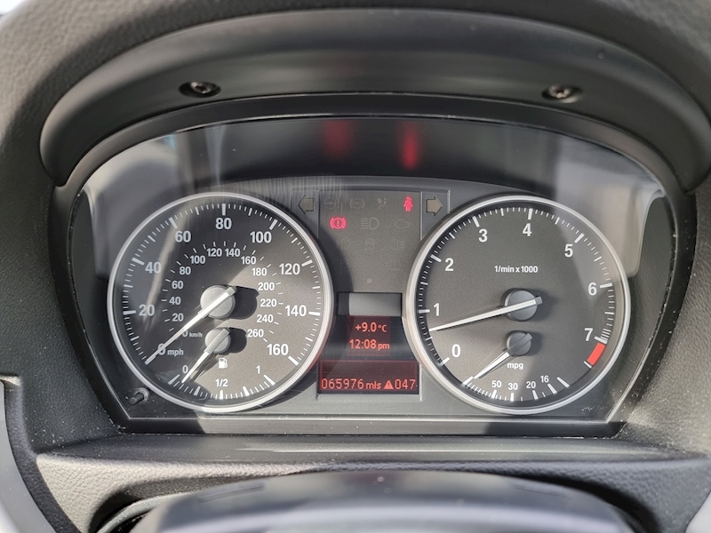 BMW 3 Series 320i SE - U7356