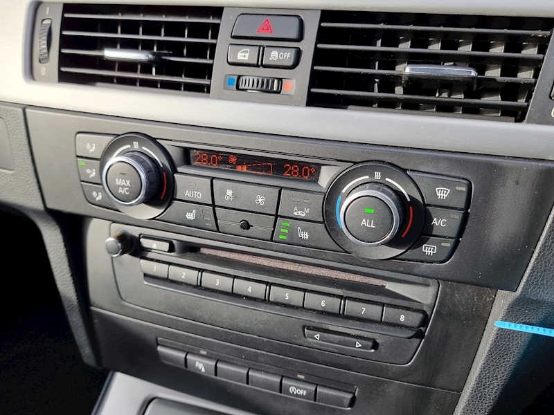 BMW 3 Series 320i SE - U7356