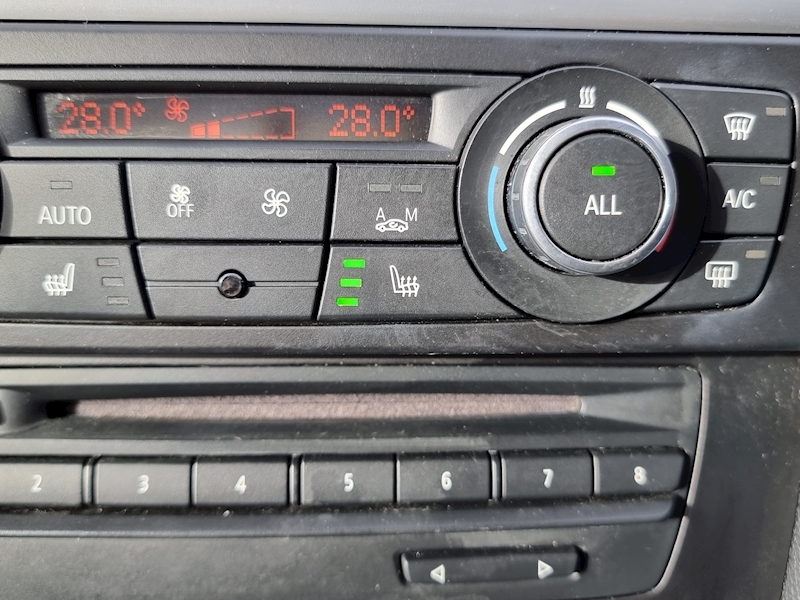 BMW 3 Series 320i SE - U7356