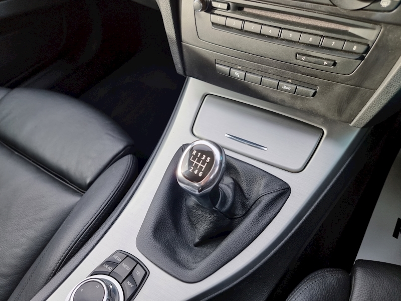 BMW 3 Series 320i SE - U7356