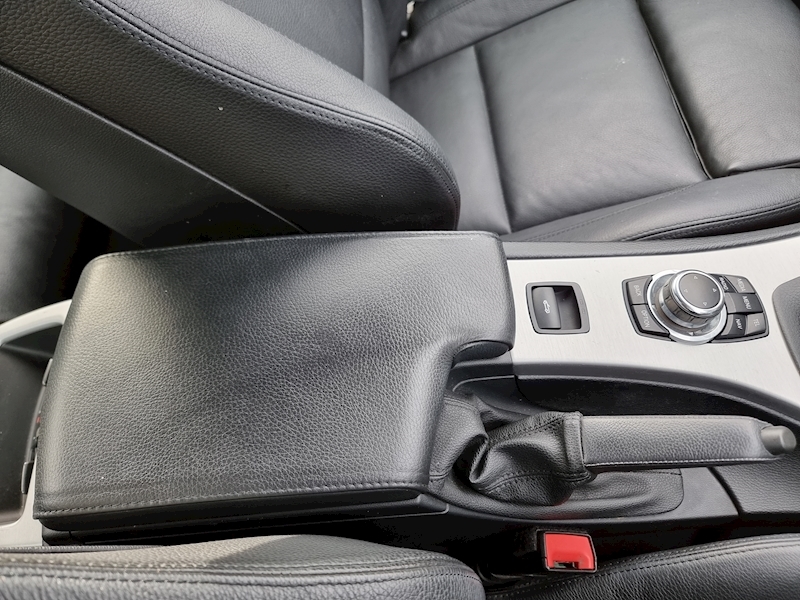 BMW 3 Series 320i SE - U7356