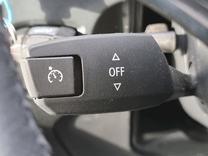 BMW 3 Series 320i SE - U7356