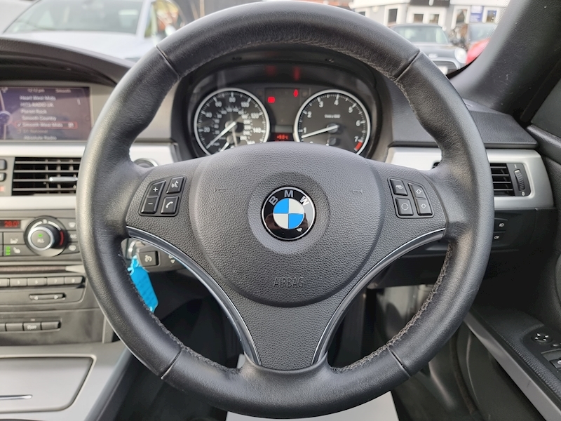 BMW 3 Series 320i SE - U7356