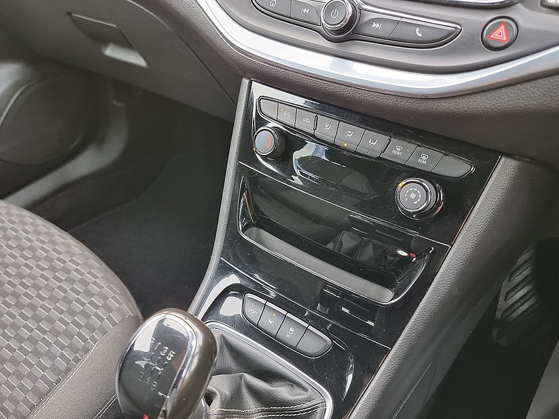 Vauxhall Astra i Turbo SRi - U7357