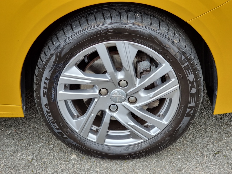 Peugeot 208 PureTech Active - U7368