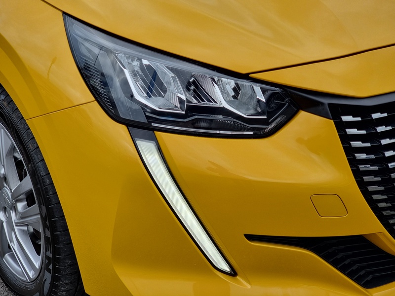 Peugeot 208 PureTech Active - U7368