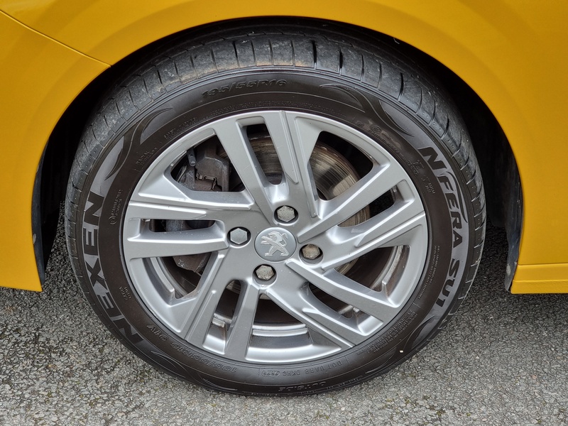 Peugeot 208 PureTech Active - U7368