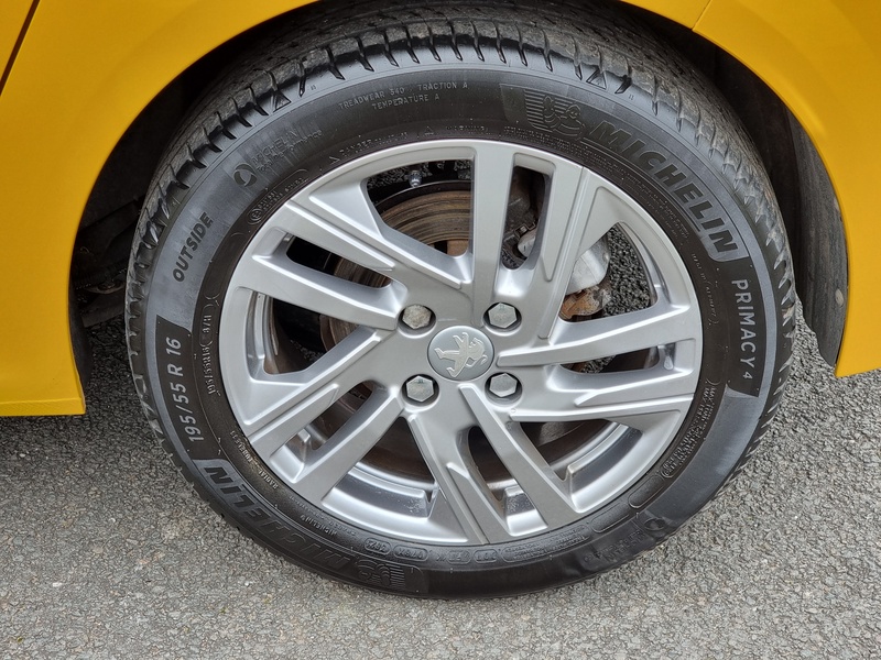 Peugeot 208 PureTech Active - U7368