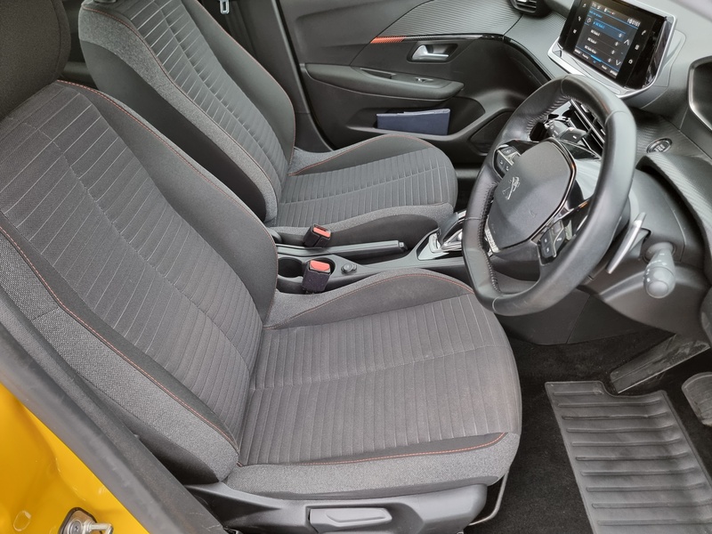 Peugeot 208 PureTech Active - U7368