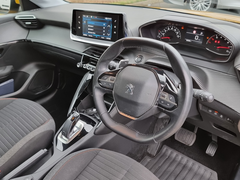 Peugeot 208 PureTech Active - U7368