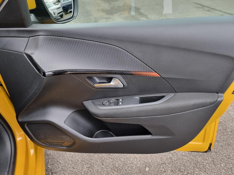 Peugeot 208 PureTech Active - U7368