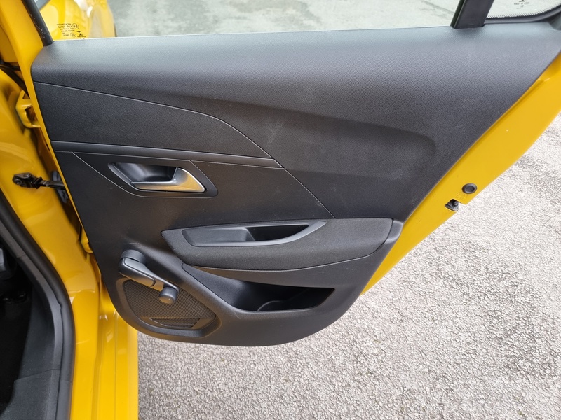 Peugeot 208 PureTech Active - U7368
