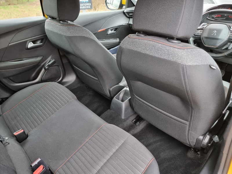Peugeot 208 PureTech Active - U7368