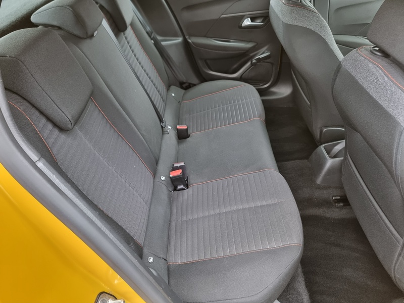 Peugeot 208 PureTech Active - U7368