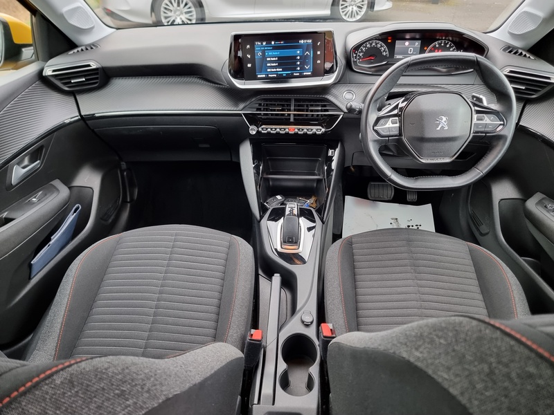 Peugeot 208 PureTech Active - U7368