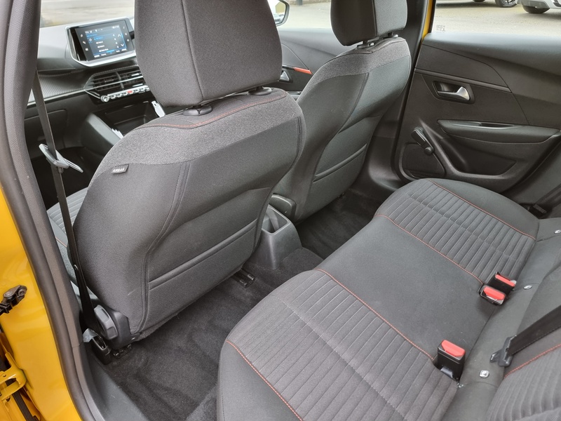 Peugeot 208 PureTech Active - U7368