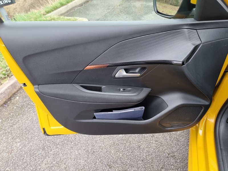 Peugeot 208 PureTech Active - U7368