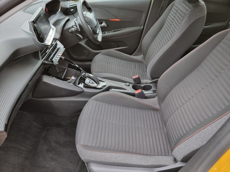Peugeot 208 PureTech Active - U7368