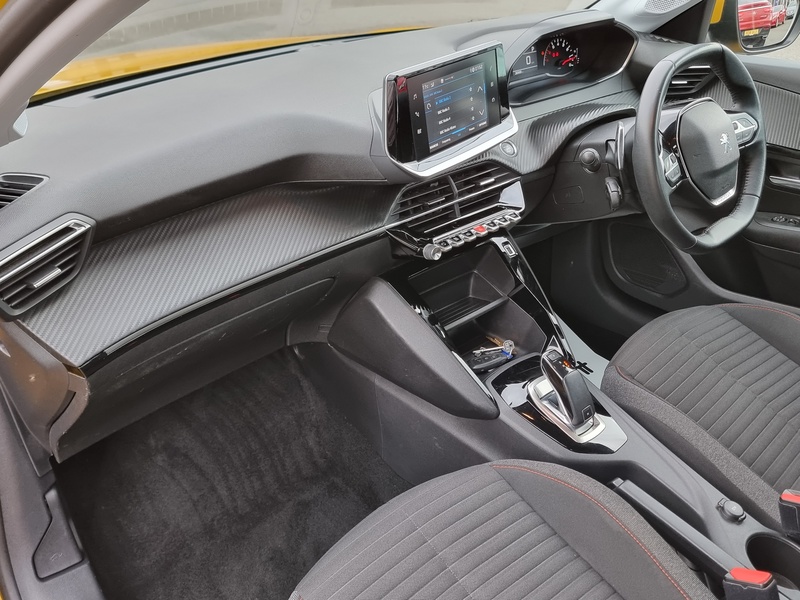 Peugeot 208 PureTech Active - U7368