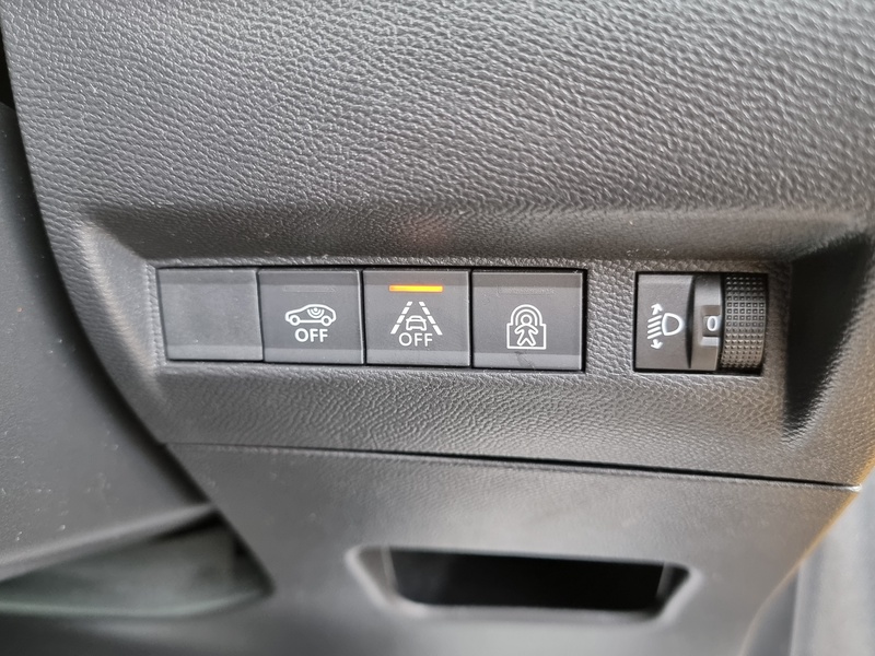 Peugeot 208 PureTech Active - U7368