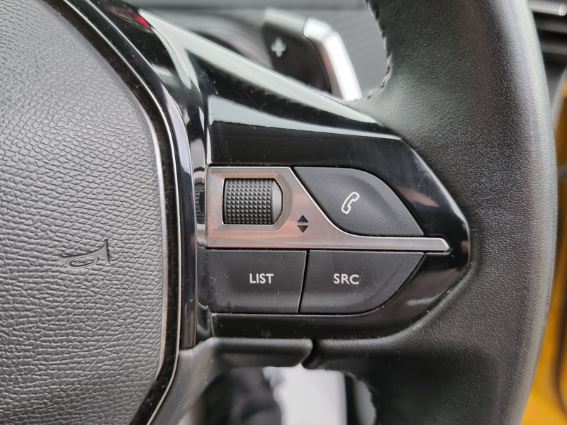 Peugeot 208 PureTech Active - U7368