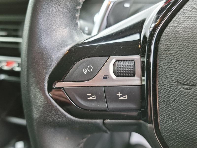Peugeot 208 PureTech Active - U7368
