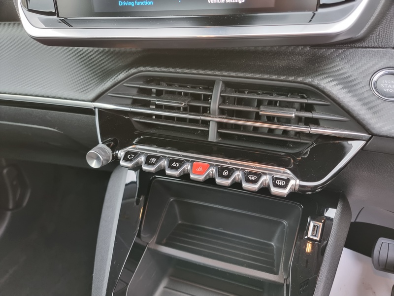 Peugeot 208 PureTech Active - U7368