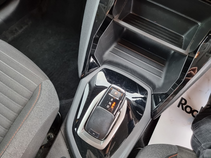 Peugeot 208 PureTech Active - U7368