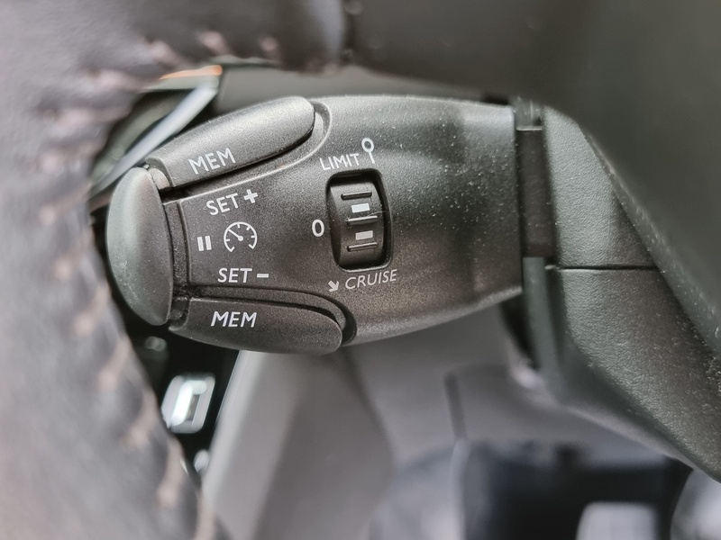 Peugeot 208 PureTech Active - U7368