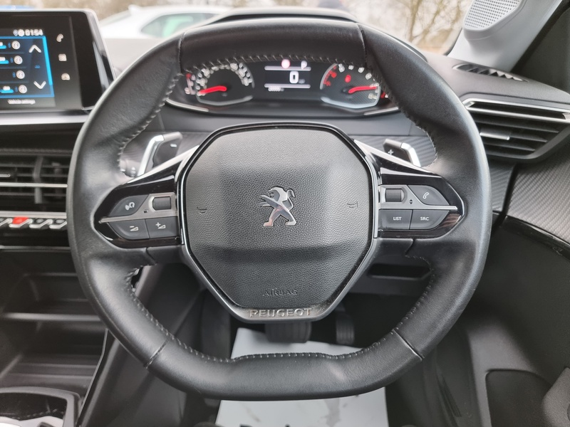 Peugeot 208 PureTech Active - U7368